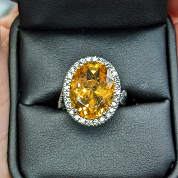 ***SOLD****"2.5ct yellow topaz and diamond ring - Picture 8 of 9